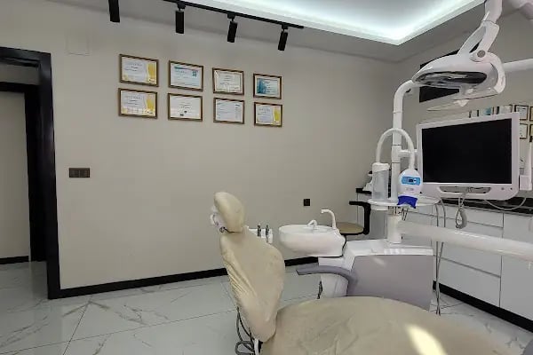 Tarsus Nöbetçi Şadi Aldanbaş Diş Hekimliği Kliniği - Resim 2