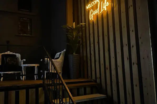 TreeHouse Coffee Shop - Resim 3
