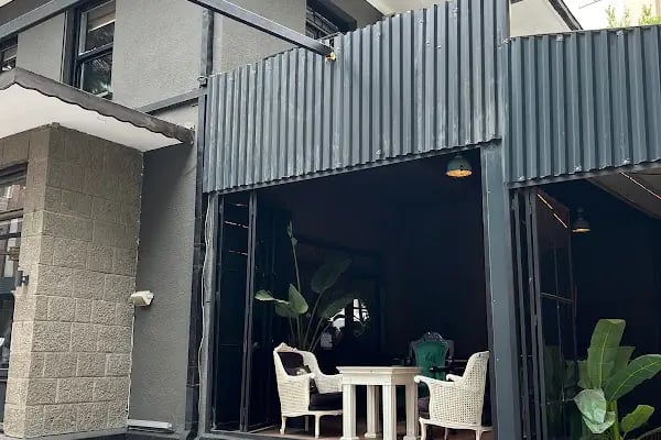 TreeHouse Coffee Shop - Resim 4