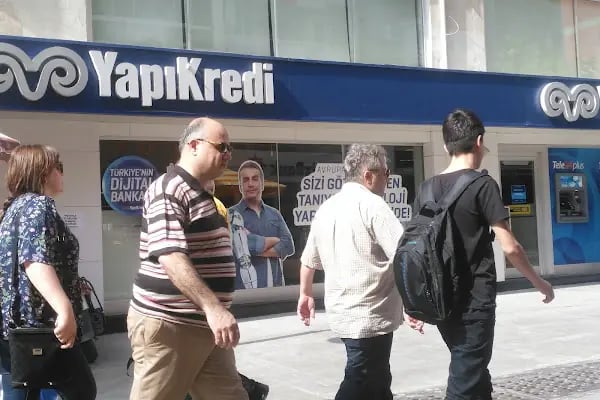 Yapı Kredi - Bayraklı Şubesi - Resim 4