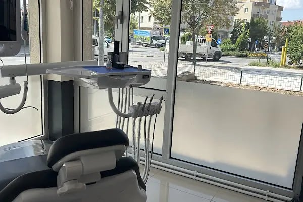 Diş Hekimi İsmail Berkhan Okur - Resim 2