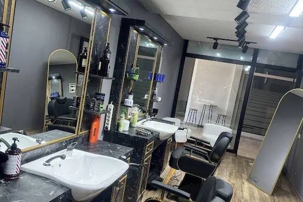 BARBER CLUB Uğur Üstünbaş Ataşehir erkek kuaförü - Resim 4