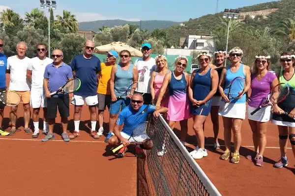 3 sısters tenis kulübü TORBA - Resim 2