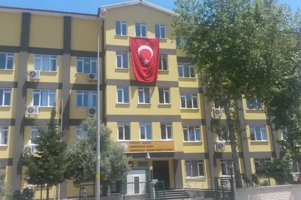 Nebahat Şifa Anadolu İmam Hatip Lisesi - Resim 2