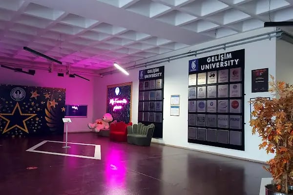 İstanbul Gelişim Üniversitesi - Resim 20