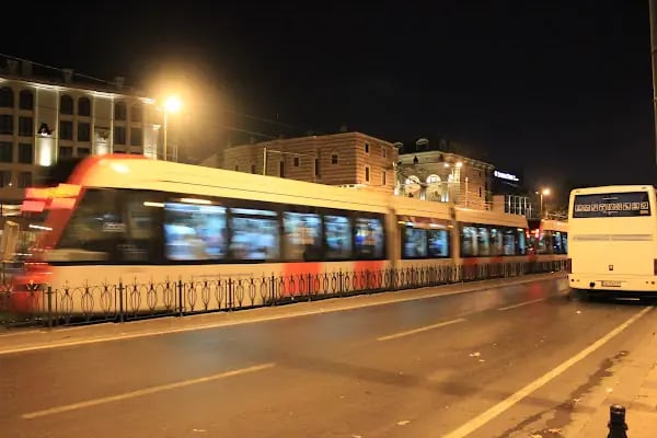 Laleli-İstanbul Üniversitesi - Resim 1
