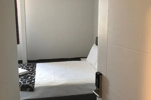 Red Flag Hotel - Resim 4