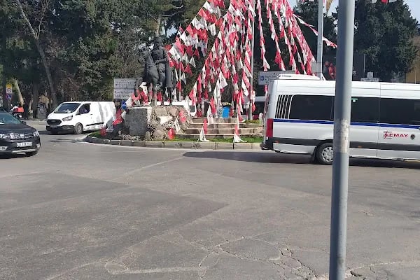 Üçkuyular Meydanı - Resim 3