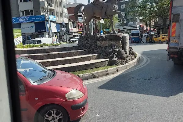 Üçkuyular Meydanı - Resim 6