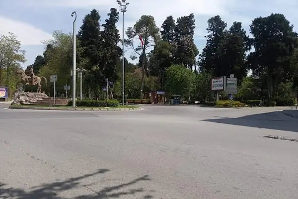 Üçkuyular Meydanı - Resim 2