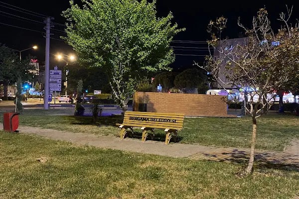 Bayraklı Park - Resim 4